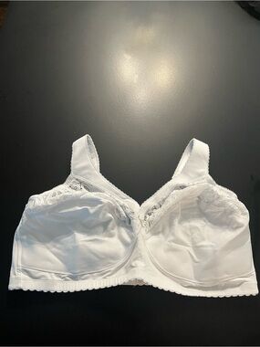 Glamorise Classic White Full-Coverage Lace Trim Bra New 46DD